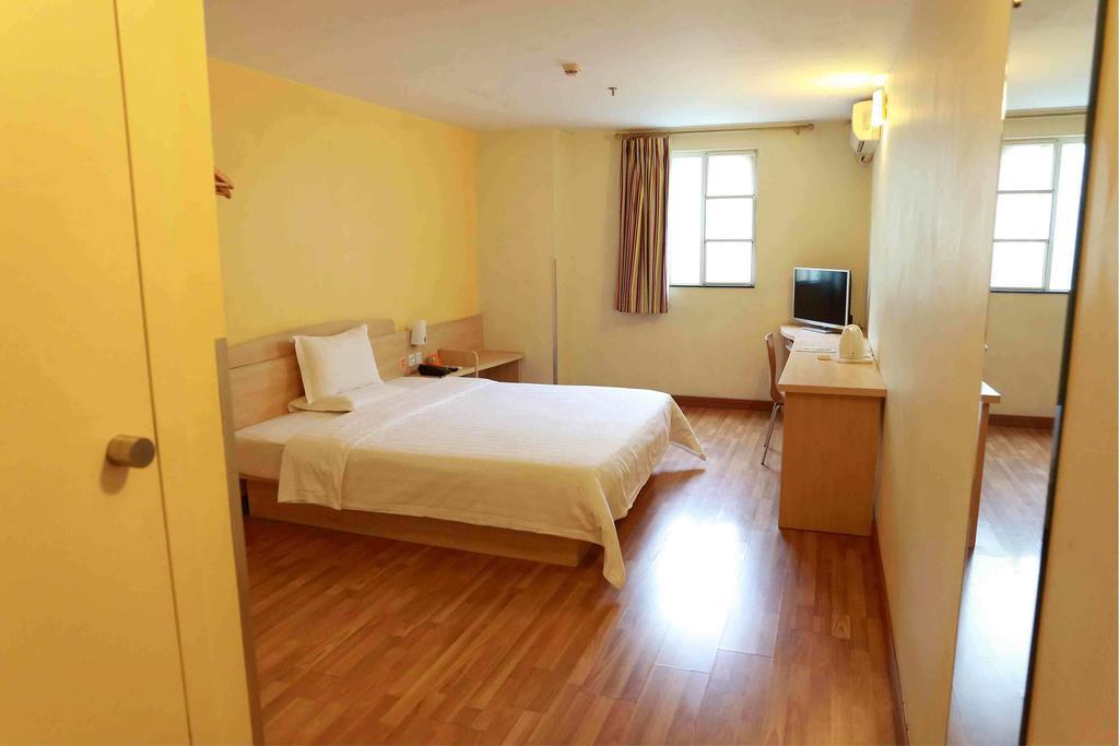 7Days Inn Jingmen Huyaguan Номер фото