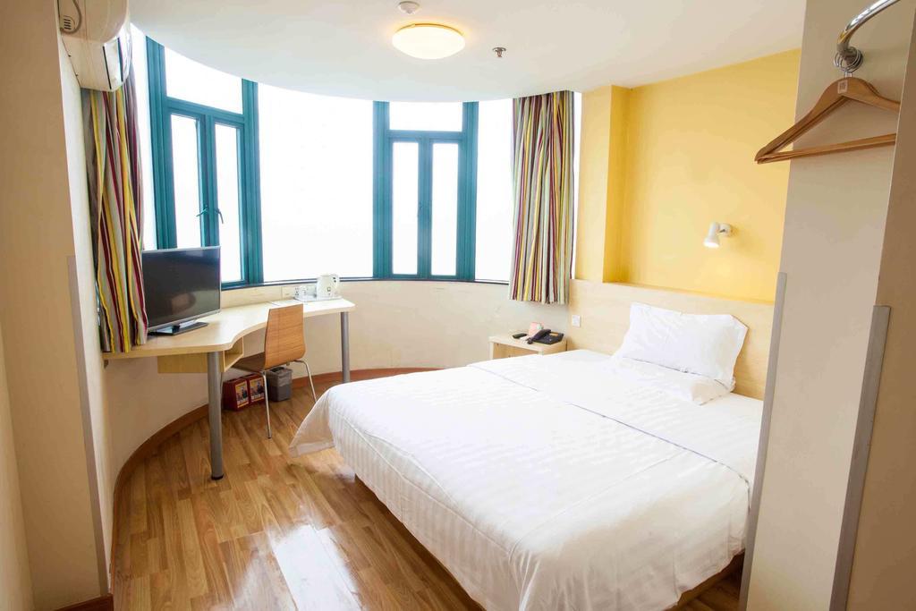 7Days Inn Jingmen Huyaguan Номер фото